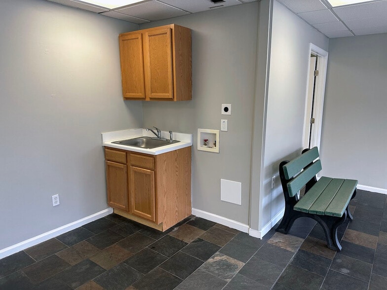 More Photos Of 4510 S Main St, Acworth Freestanding For Lease