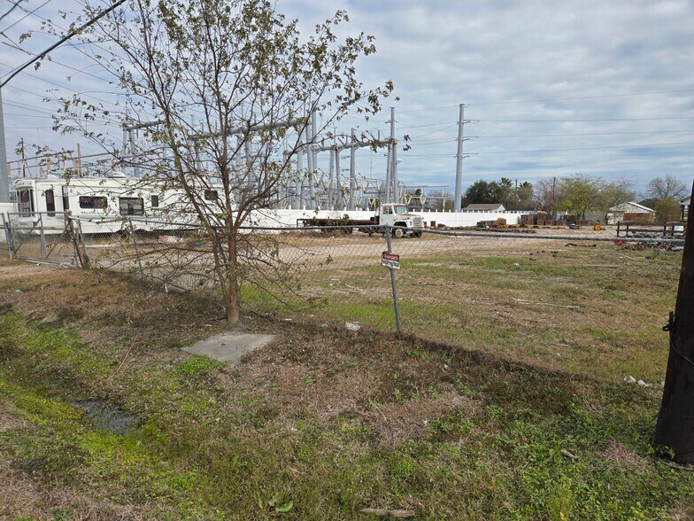 More Photos Of 658 Omaha Dr, Corpus Christi Industrial For Sale