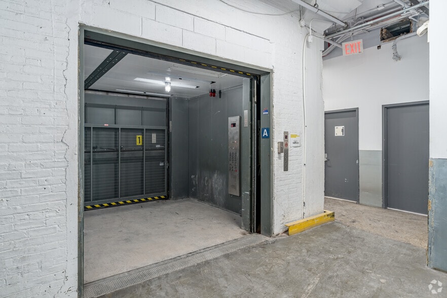 More Photos Of 37-18 Northern Blvd, Long Island City Office For Lease