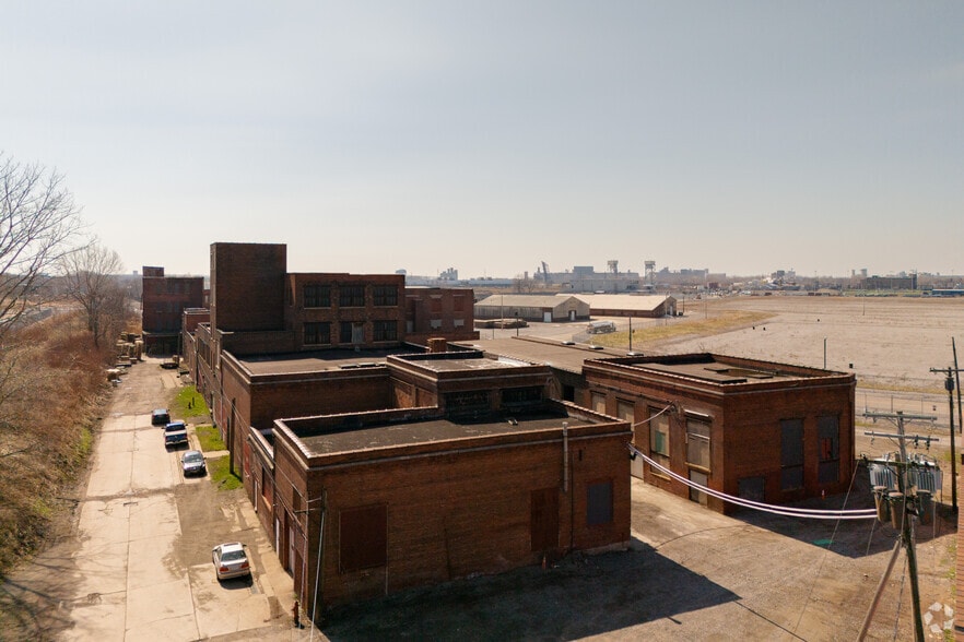 More Photos Of 703 Elk St, Buffalo Warehouse For Sale