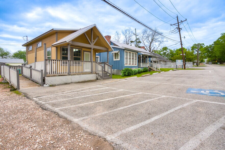 More Photos Of 308 John A Butler, Montgomery Freestanding For Sale