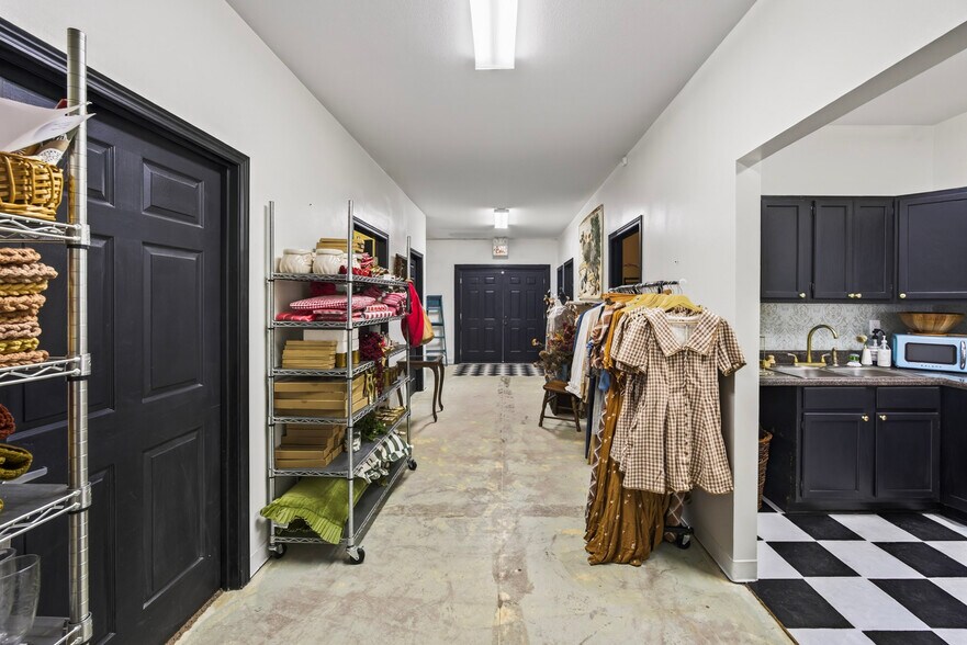 More Photos Of 107 W Commercial Ave, Monterey Office For Sale