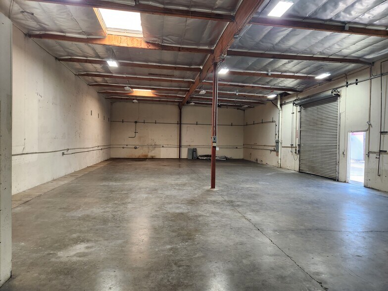 More Photos Of 560 Birch St, Lake Elsinore Manufacturing For Sale