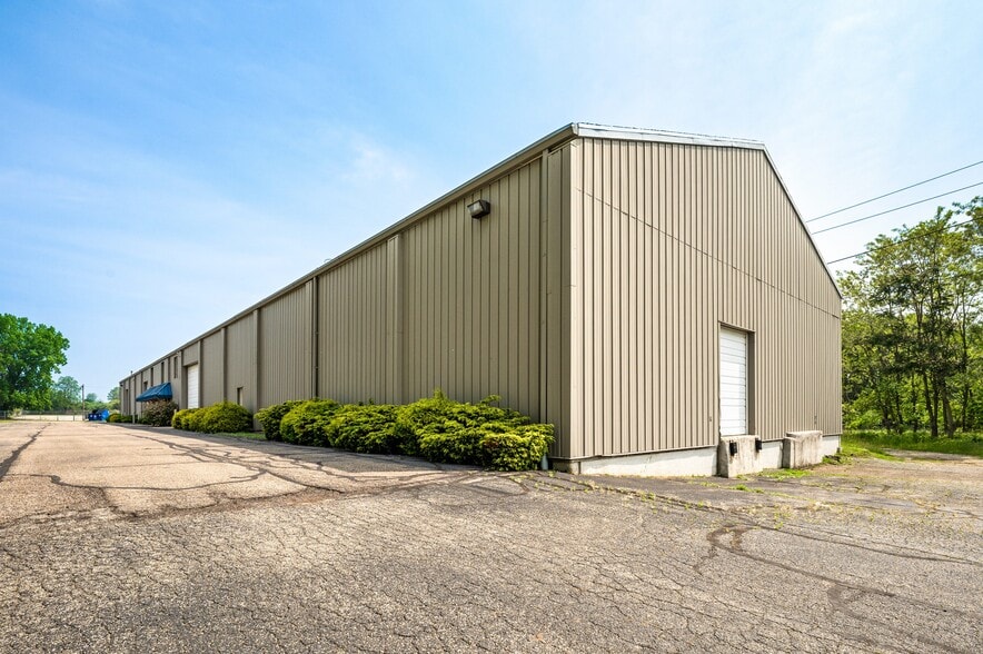 More Photos Of 207 Hawthorne Ave, Saint Joseph Warehouse For Sale