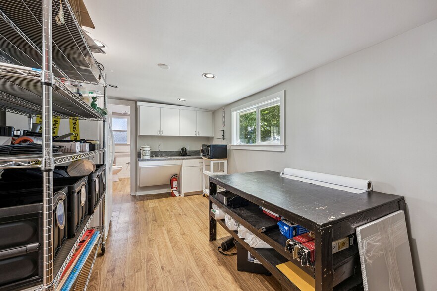 More Photos Of 2123 Northland Dr, Austin Office For Sale