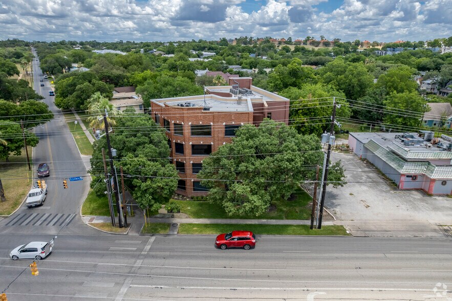 More Photos Of 3308 Broadway St, San Antonio Office For Sale