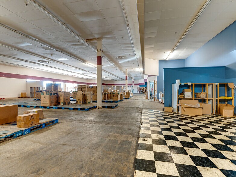 More Photos Of 801-807 N Broadway Ave, Ada Storefront For Lease