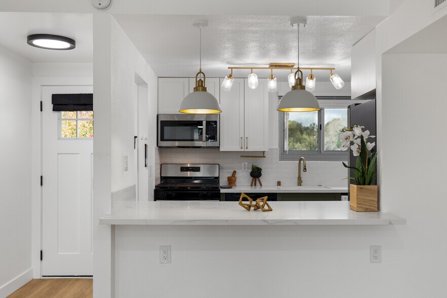 More Photos Of 2715 A St, San Diego Apartments For Sale