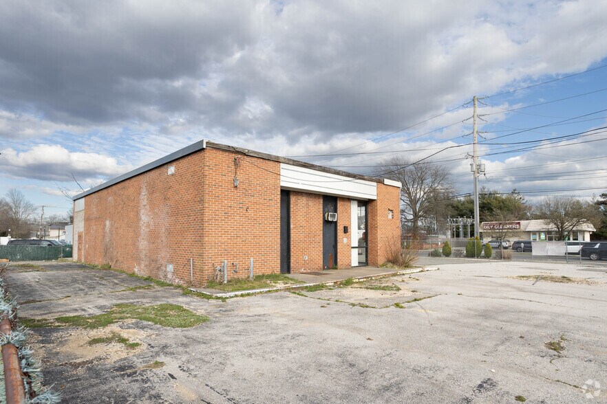 More Photos Of 668 Central Ave, Cedarhurst Bank For Lease