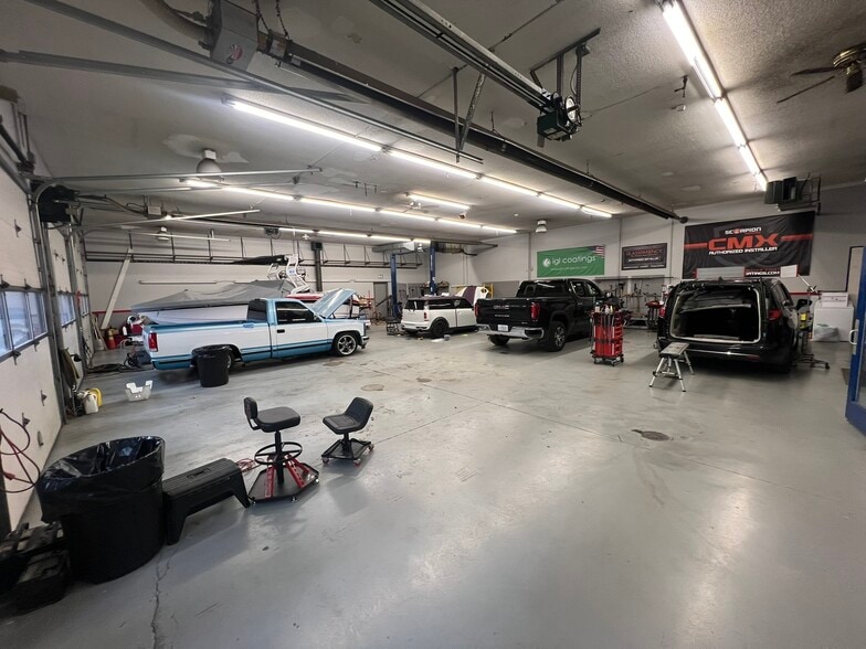 More Photos Of 8350 W Washington St, Indianapolis Auto Repair For Lease