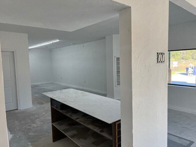 More Photos Of 17111 Highway 242, Conroe Self Storage For Lease