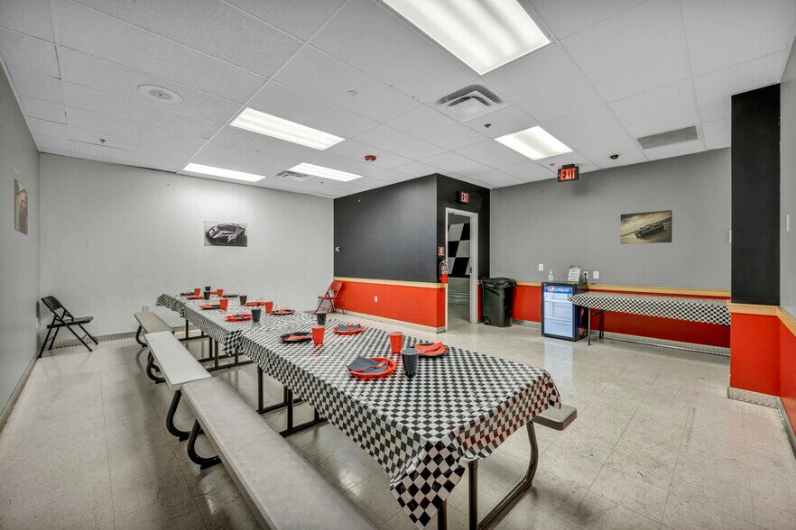 More Photos Of 6895 Sierra Center Pky, Reno Department Store For Lease