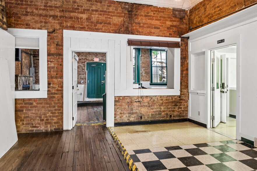 More Photos Of 107 E Main St, Jonesborough Storefront For Sale