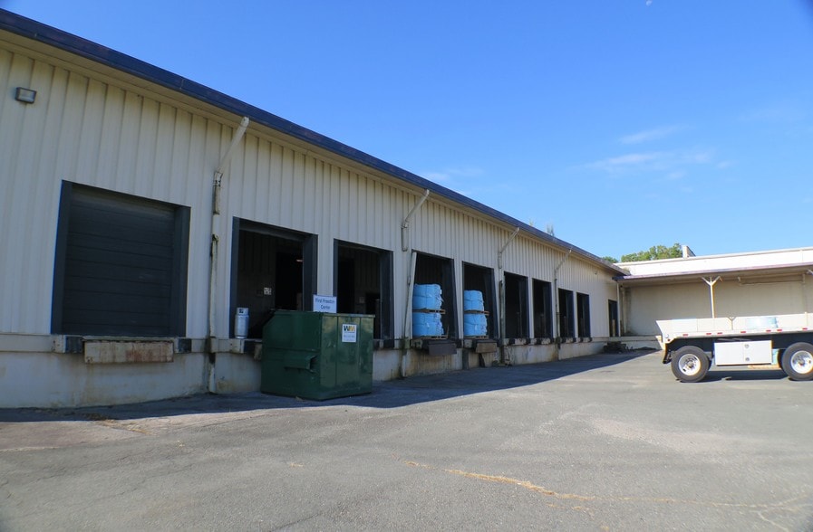 More Photos Of 2700 Deepwater Terminal Rd, Richmond Warehouse For Lease