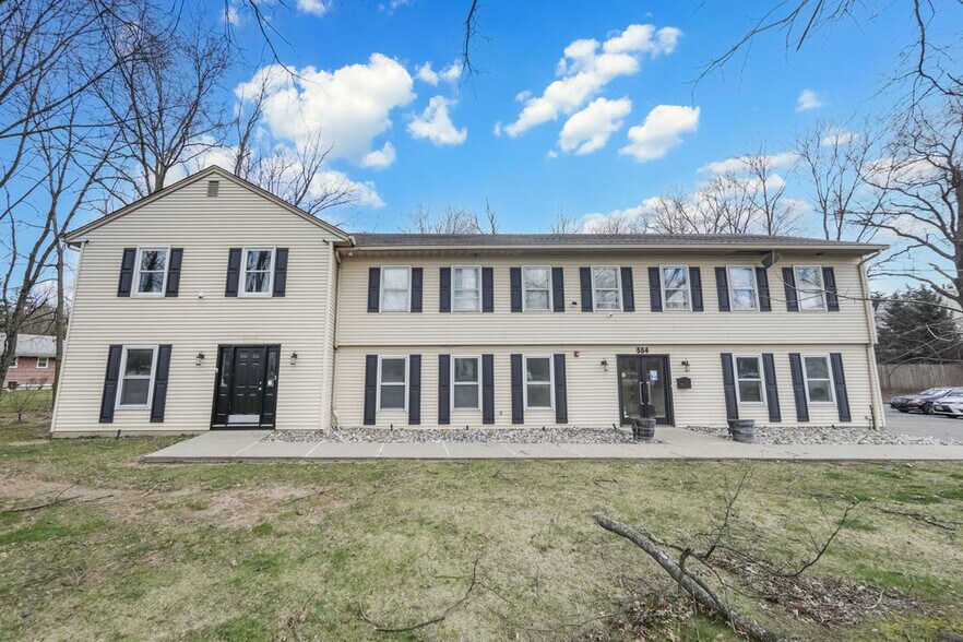 More Photos Of 584 State Rt 17, Ridgewood Office Residential For Lease