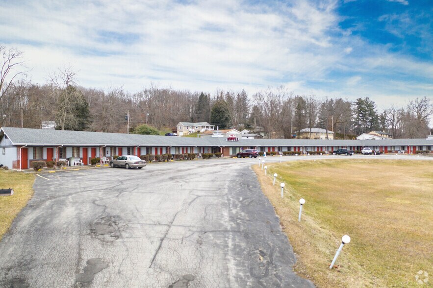 Primary Photo Of 7257 Big Beaver Blvd, Beaver Falls Hospitality For Sale