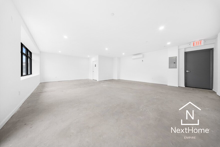 More Photos Of 15011 41st Ave, Flushing Flex For Lease