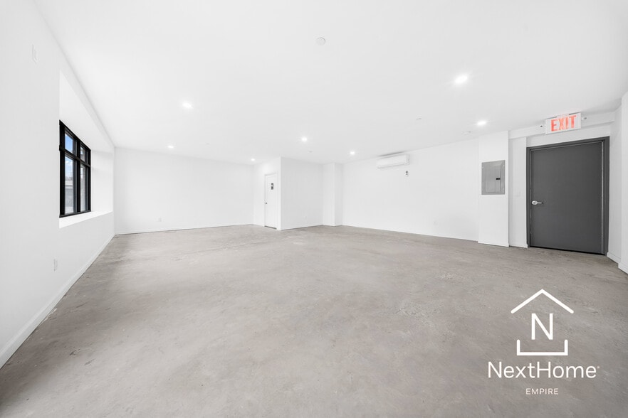 More Photos Of 15011 41st Ave, Flushing Flex For Lease