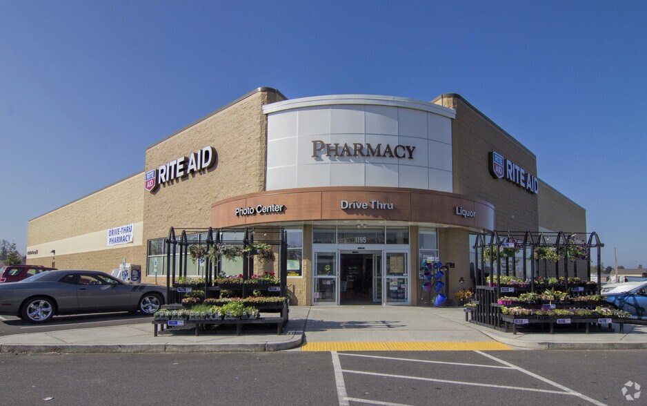 More Photos Of 1195 Boblett St, Blaine Drugstore For Sale