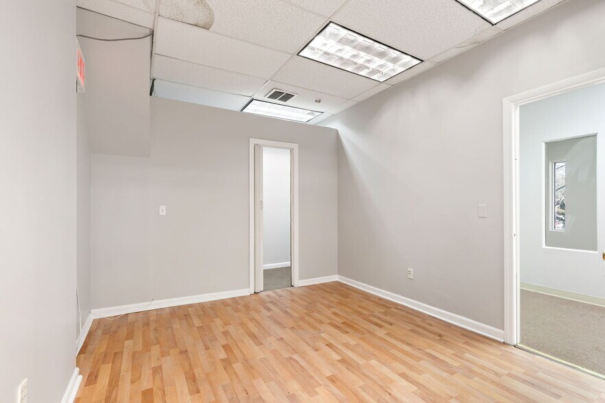 More Photos Of 1293 Clove Rd, Staten Island Office For Lease