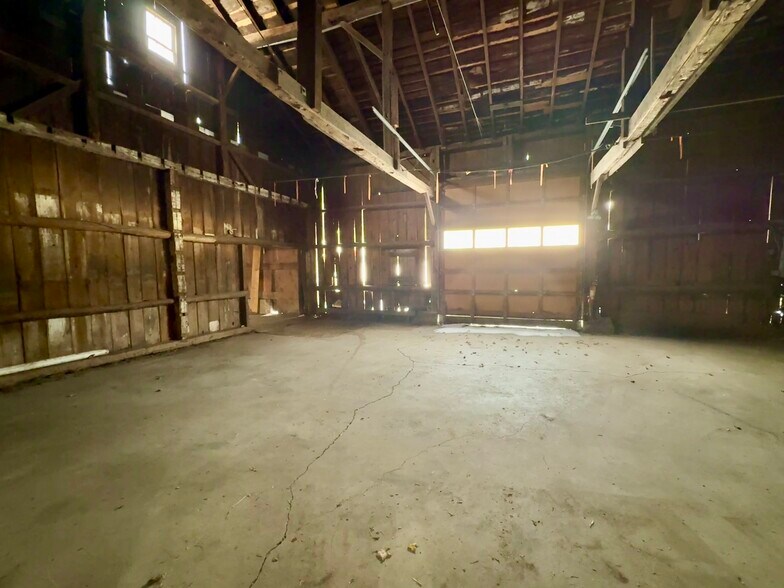 More Photos Of 524 Main St S, Woodbury Garden Center For Lease