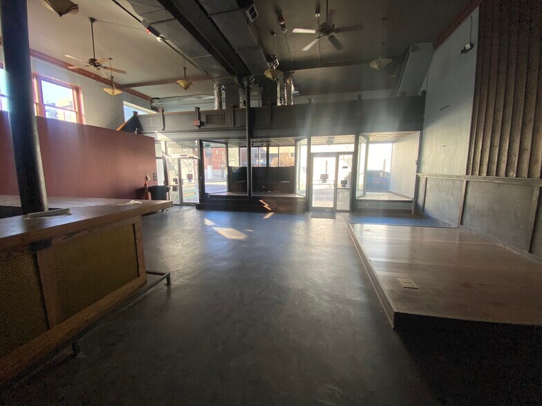 More Photos Of 220 S Campbell Ave, Springfield Storefront Retail Office For Sale