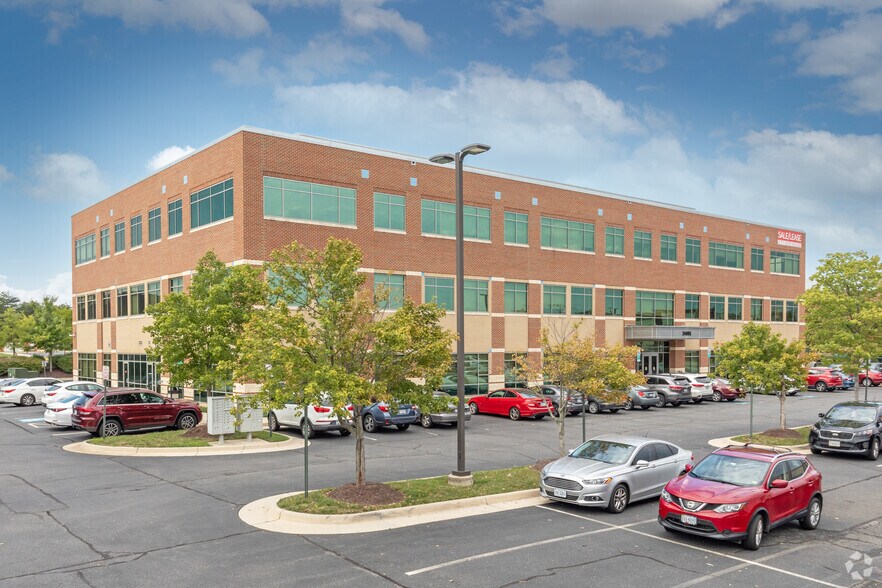 Primary Photo Of 24805 Pinebrook Rd, Chantilly Medical For Lease