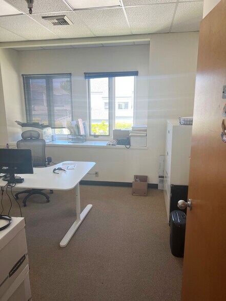 More Photos Of 1110 Eugenia Pl, Carpinteria Office For Lease