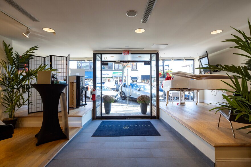 More Photos Of 70-74 Greenwich Ave, Greenwich Storefront Retail Office For Lease