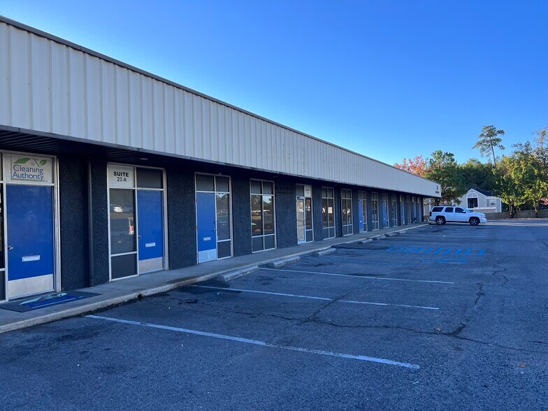 More Photos Of 25 W Oxmoor Rd, Birmingham Flex For Lease