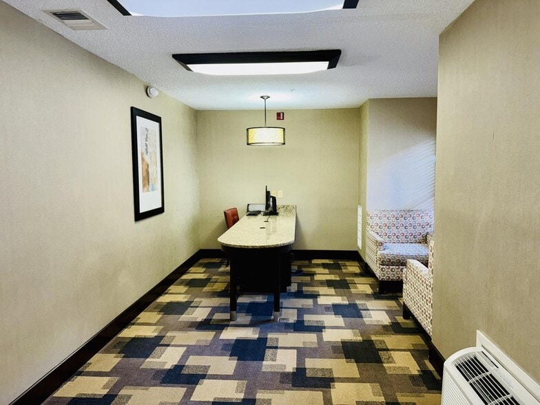 More Photos Of 9169 Markville Dr, Dallas Hotel For Sale