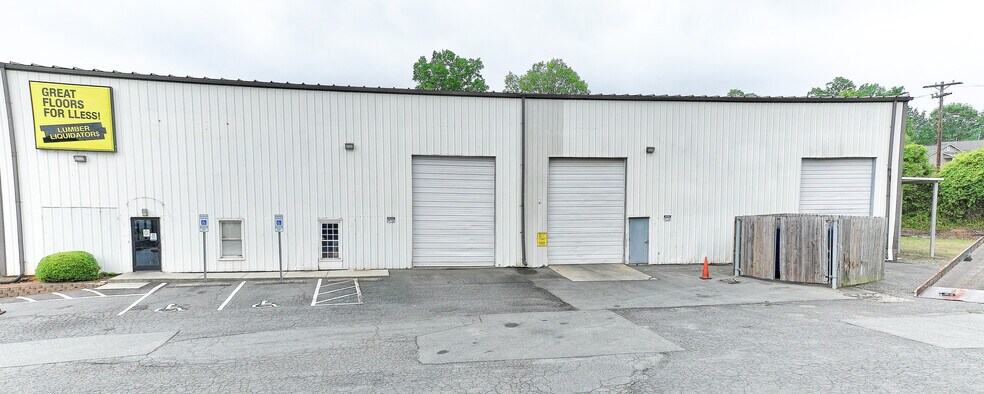 More Photos Of 1108 Thomasboro Rd, Charlotte Showroom For Lease