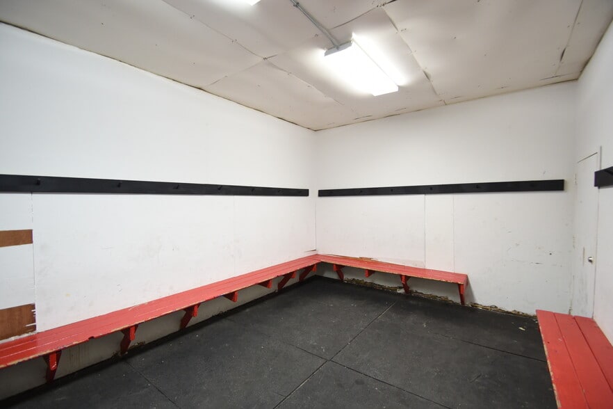 More Photos Of 1401-1405 5th Ave N, Fargo Warehouse For Lease