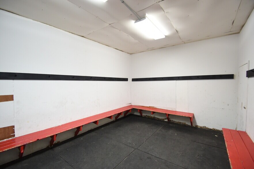 More Photos Of 1401-1405 5th Ave N, Fargo Warehouse For Sale
