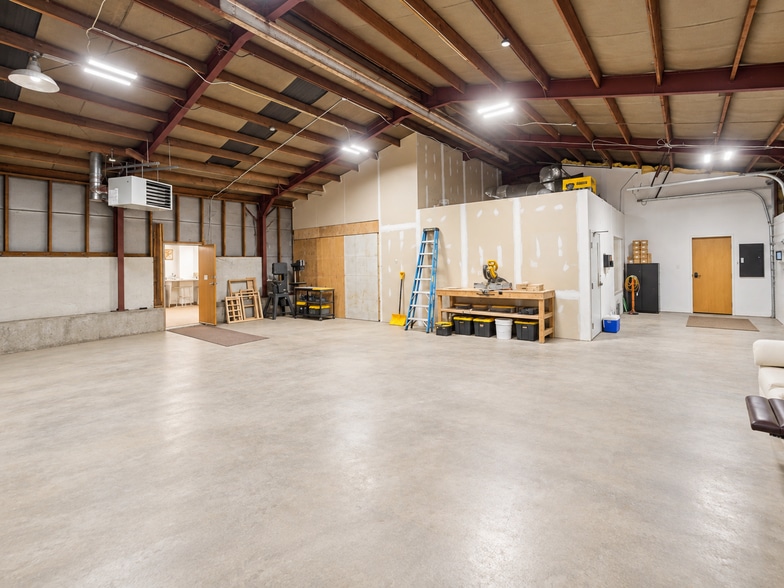 More Photos Of 21 Mainline Dr, Westfield Warehouse For Sale