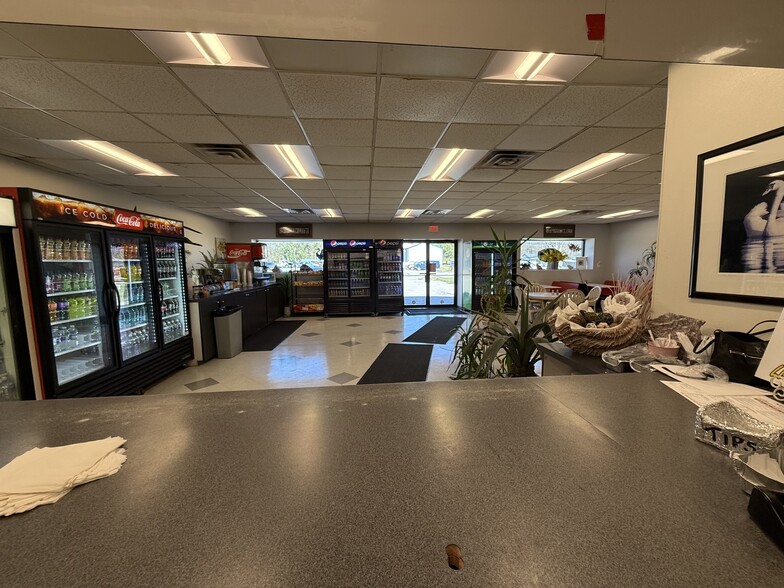 More Photos Of 619 Central Ave E, Edgewater Restaurant For Lease