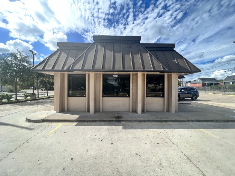 Primary Photo Of 4640 Scott st, Houston Fast Food For Lease