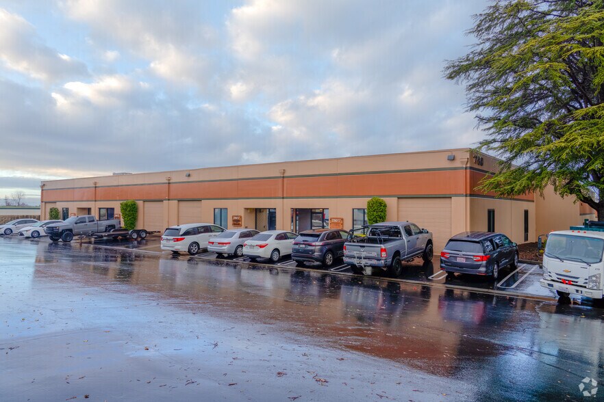 Primary Photo Of 1780 Vernon St, Roseville Showroom For Sale