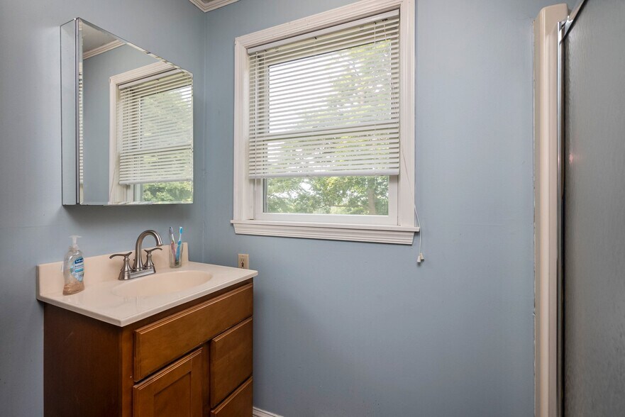More Photos Of 1112 W Bridge St, Spring City Warehouse For Sale
