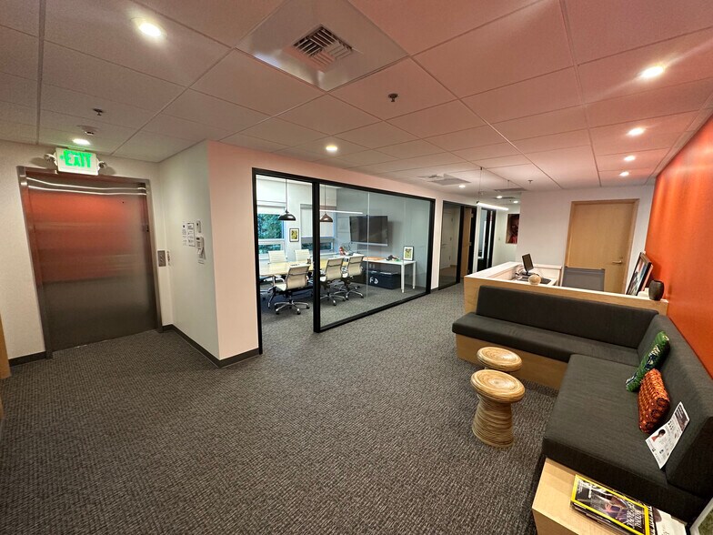 More Photos Of 2341 Eastlake Ave E, Seattle Office For Lease