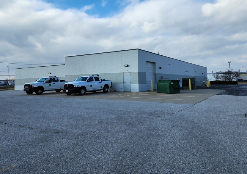 More Photos Of 2725 Tracy Rd, Northwood Light Manufacturing For Lease