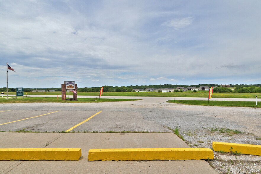 More Photos Of 472 12th St, Tecumseh General Retail For Sale