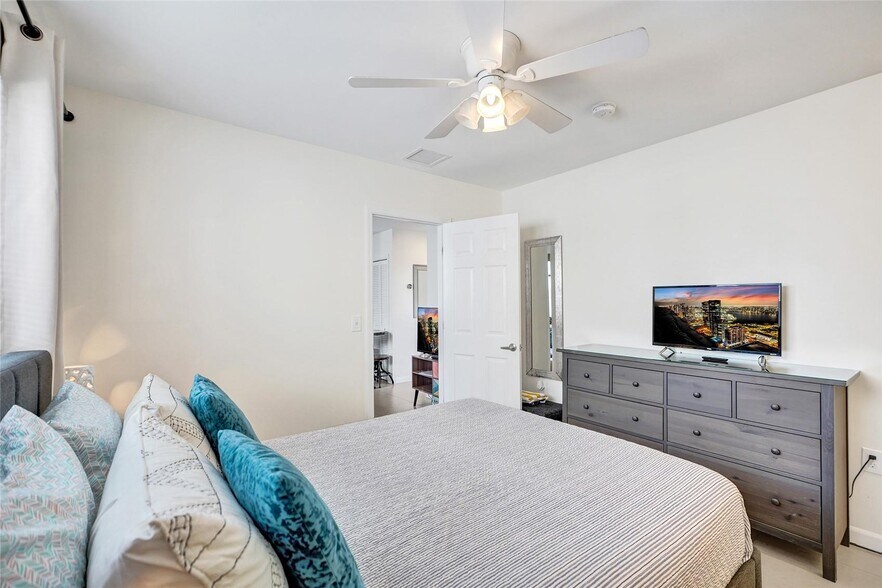 More Photos Of 322 Oklahoma St, Hollywood Multifamily For Sale