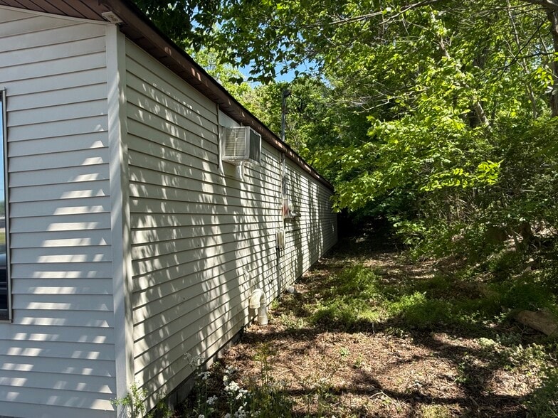 More Photos Of 916 Pleasant Grove Rd, Westmoreland General Retail For Sale