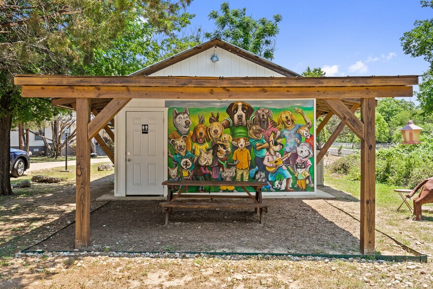 More Photos Of 104 Scudder Ln, Wimberley Hotel For Sale