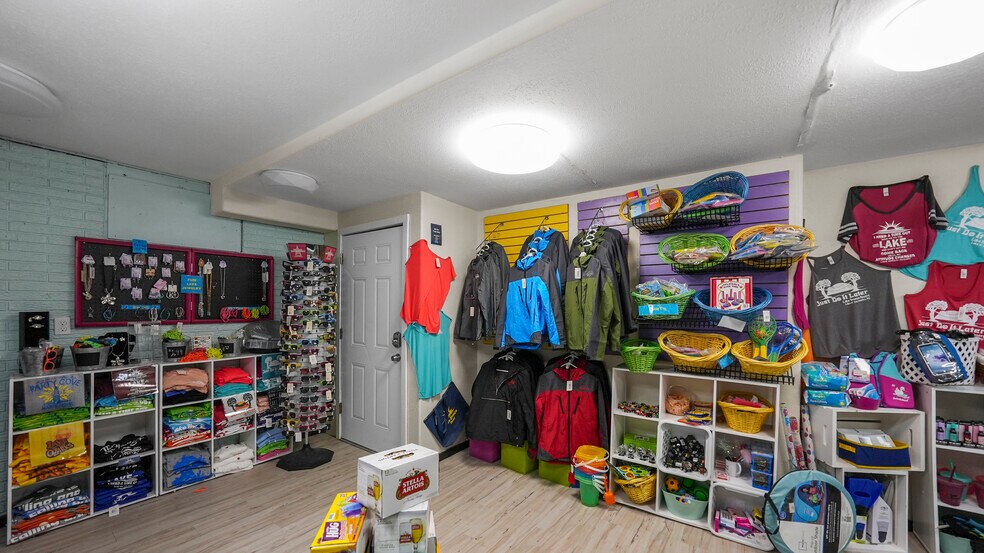 More Photos Of 91 Breeze Dr, Camdenton Hotel For Sale