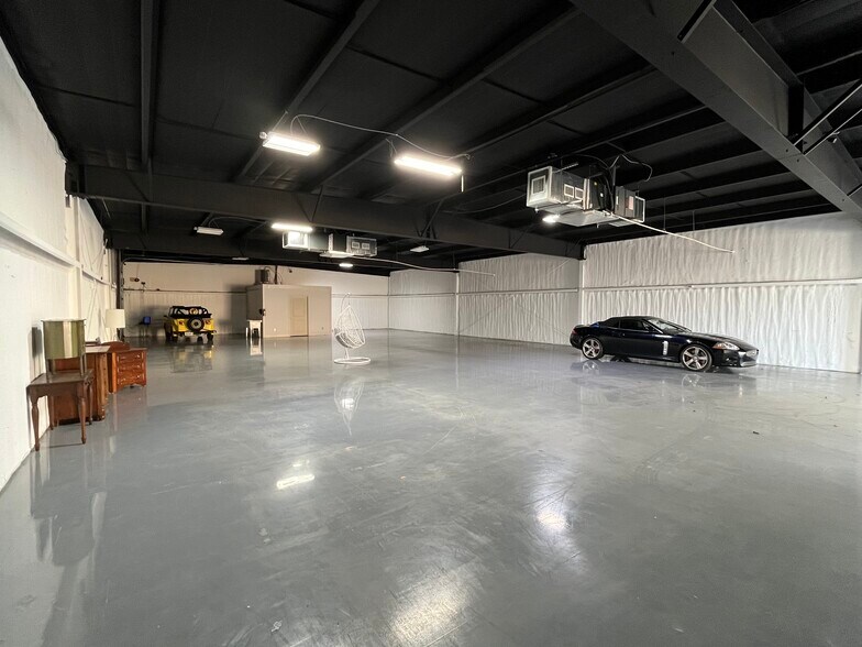 More Photos Of 1044 NW 69th St, Oklahoma City Manufacturing For Lease