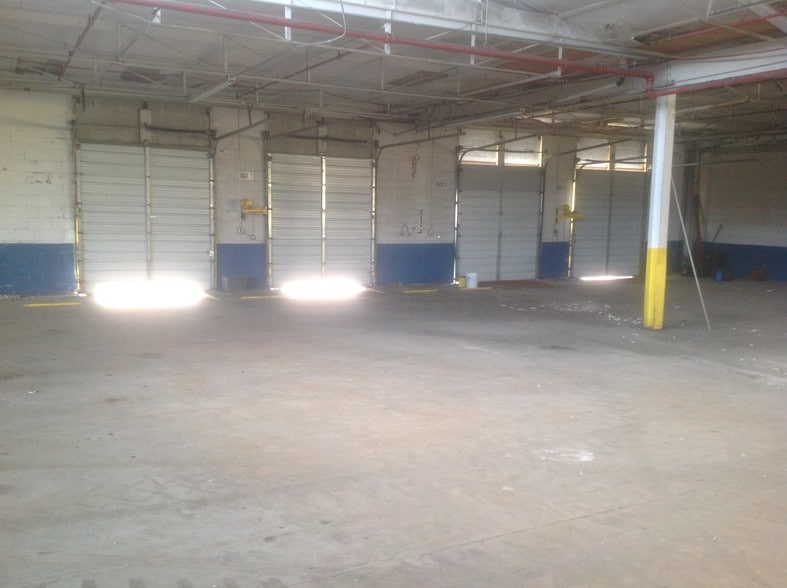 More Photos Of 1600-1660 Pleasant St, Dekalb Manufacturing For Sale