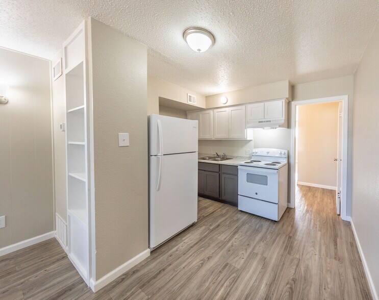 More Photos Of 102 Waco Ave, Lubbock Apartments For Sale