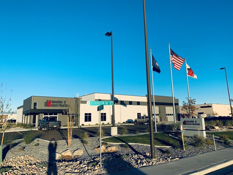 More Photos Of 1550 S Distribution Dr, Salt Lake City Flex For Lease